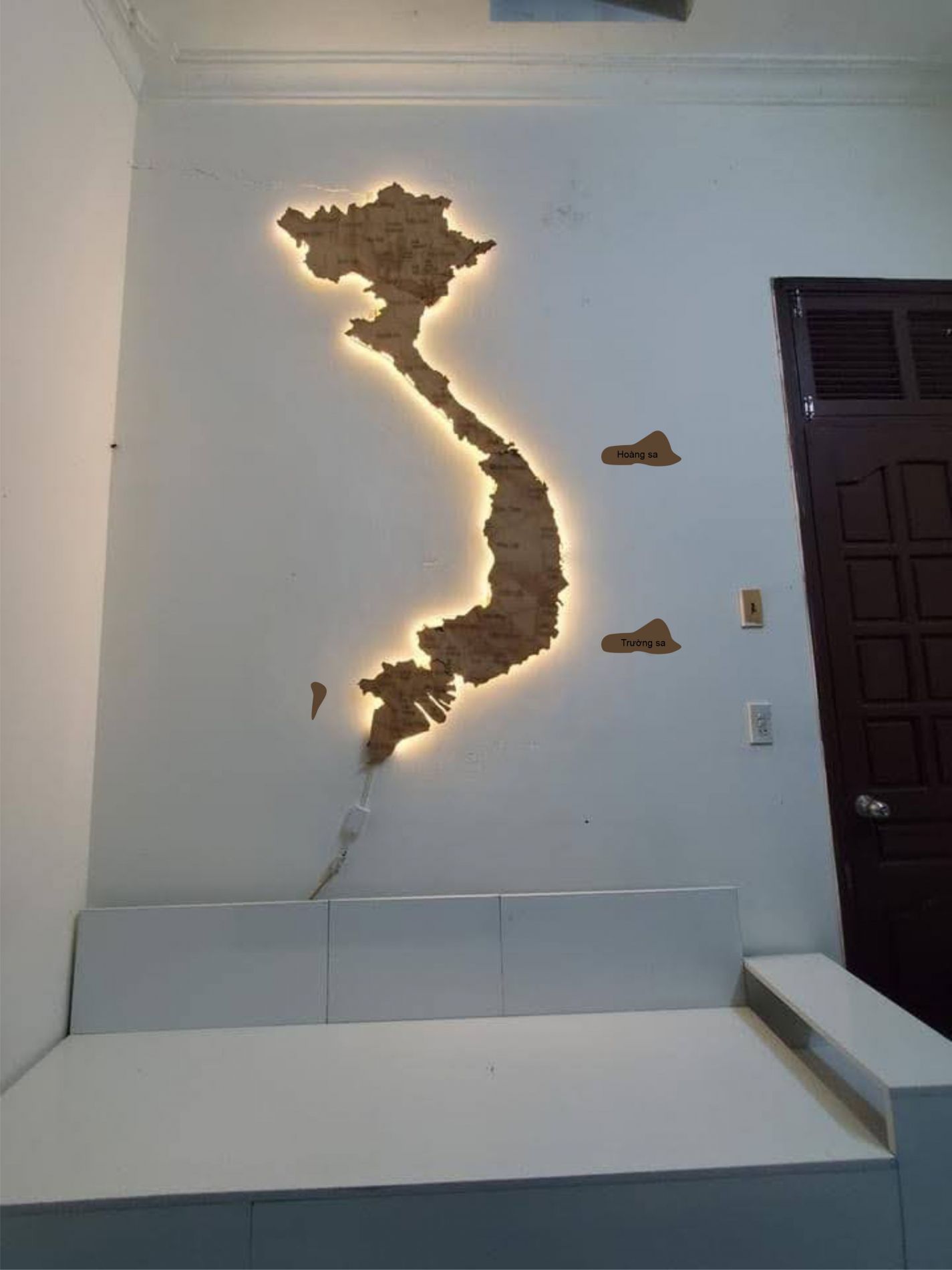 Bản đồ việt nam thế giới đèn led đang thi công
