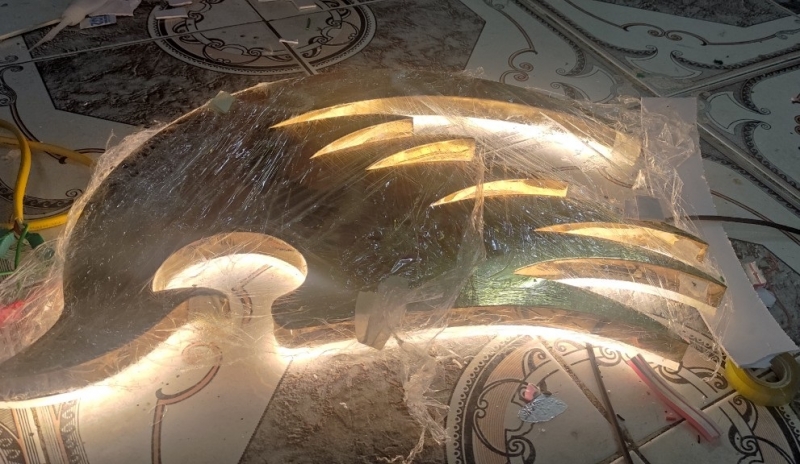 Làm chữ logo đèn led inox đồng