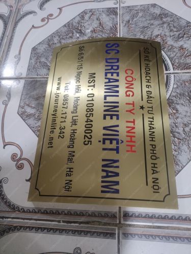 LÀM BIỂN TÊN CÔNG TY BẰNG ĐỒNG ĂN MÒN VÀ  BIỂN ĐỒNG IN UV