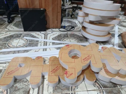 Gia công chữ quảng cáo trọn gói