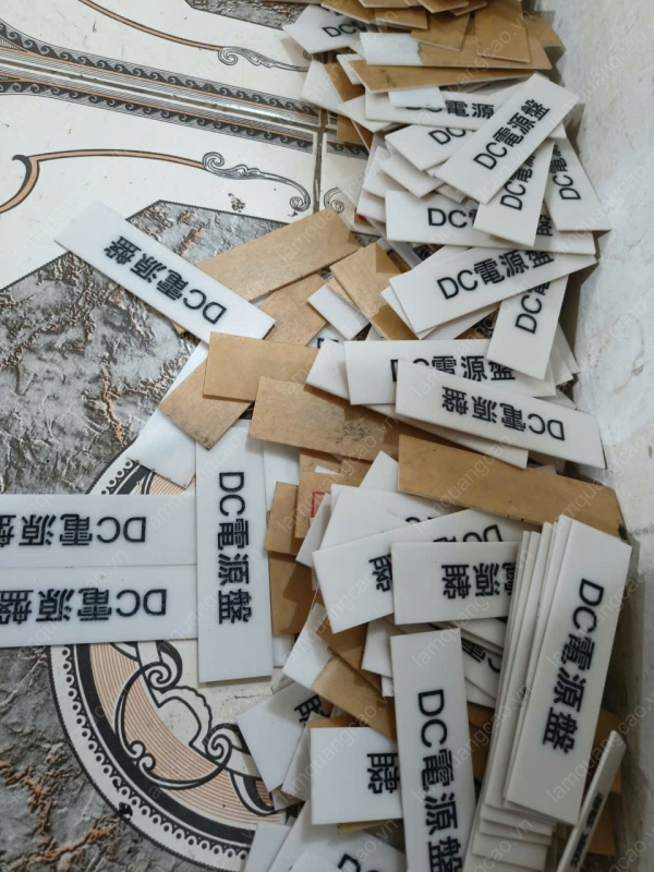 Khắc in tem nhãn mica