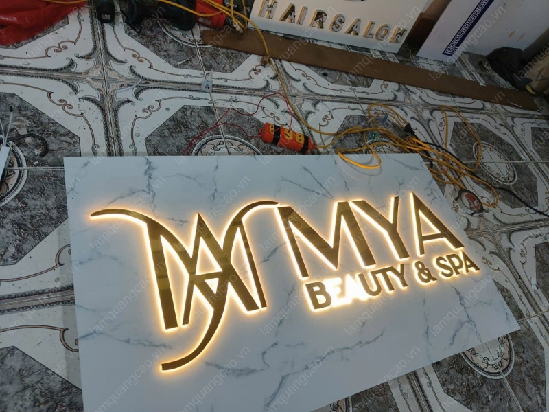 Làm chữ logo sáng chân